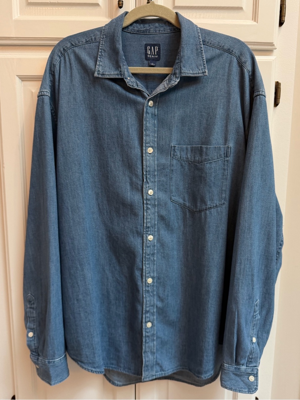 GAP Long Sleeve Denim Big Shirt Button Down Medium Wash Cotton Size Medium